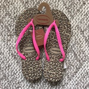 NWT Havaianas Cheetah/Pink size 7/8